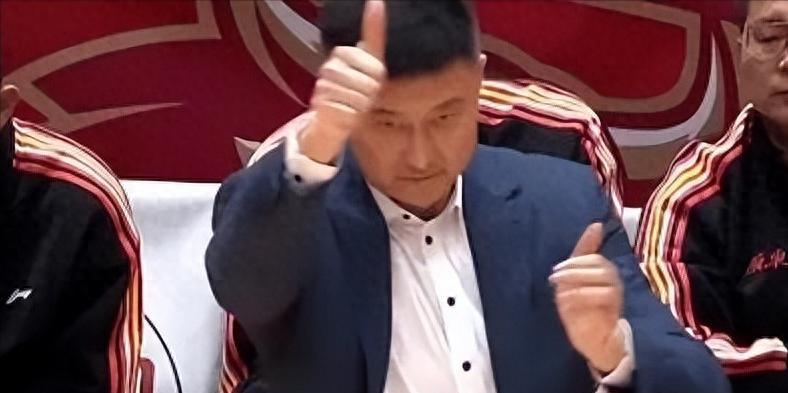 开云中国-压力拉满！杜锋弃用新星，竟是为了保住广东队颜面？